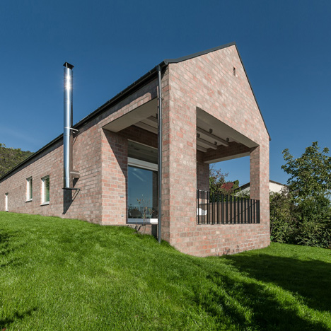 Long Brick House by Foldes Architects