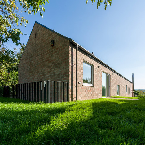 Long Brick House by Foldes Architects