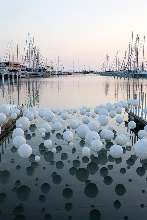 Sensual Wave installation by Marion Moustey and Alexandre Arcens