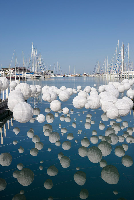 Sensual Wave installation by Marion Moustey and Alexandre Arcens