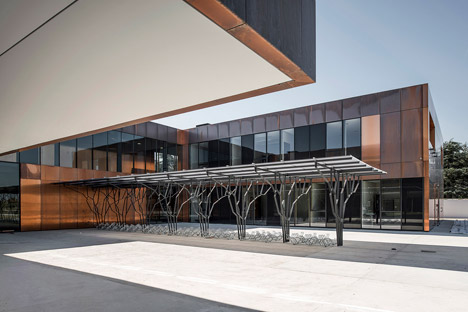 Public middle school of Labarthe-sur-Lèze by LCR Architectes