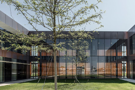 Public middle school of Labarthe-sur-Lèze by LCR Architectes
