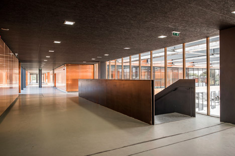 Public middle school of Labarthe-sur-Lèze by LCR Architectes