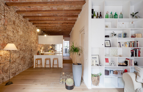 Renovated apartment in Les Corts by Sergi Pons