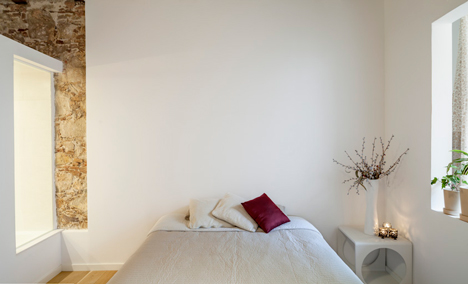 Renovated apartment in Les Corts by Sergi Pons