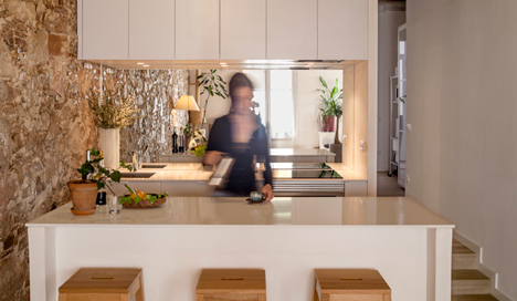 Renovated apartment in Les Corts by Sergi Pons