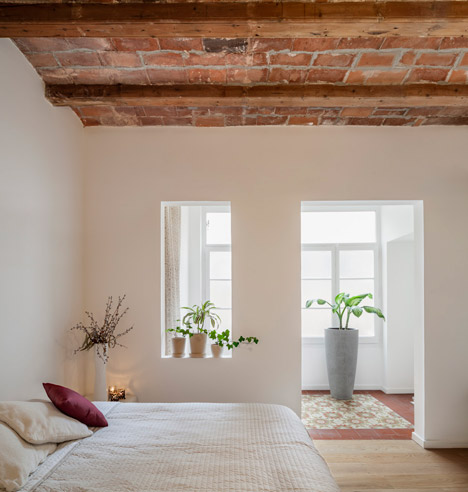 Renovated apartment in Les Corts by Sergi Pons