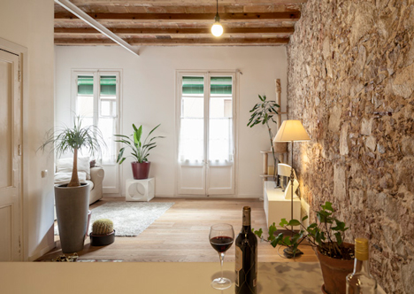 Renovated apartment in Les Corts by Sergi Pons