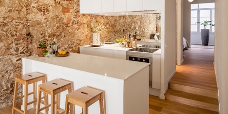 Renovated apartment in Les Corts by Sergi Pons