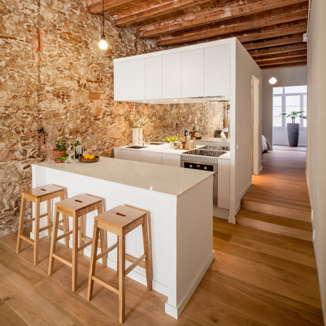 Renovated apartment in Les Corts by Sergi Pons