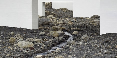 Olafur Eliasson fills modern art museum with “giant landscape” of rocks