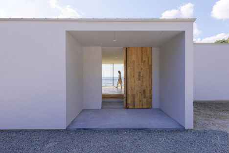 Shirahama no Hiraya by Okuwada Architects Office