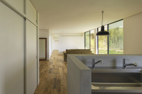 Shirahama no Hiraya by Okuwada Architects Office