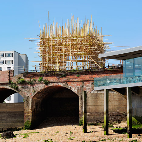 The-Electrified-Line-by-Gabriel-Lester_dezeen_sqb