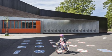 Traffic House by MLRP
