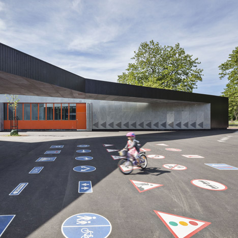 Traffic House by MLRP