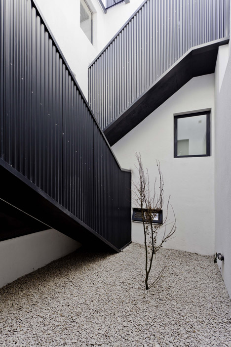 Two Houses Conde by Estudio HMA