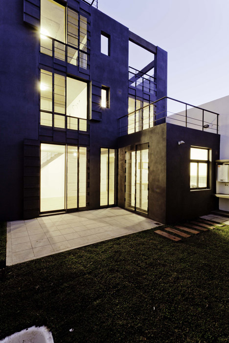 Two Houses Conde by Estudio HMA