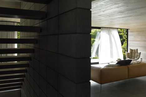 Waiatarua House by Monk Mckenzie