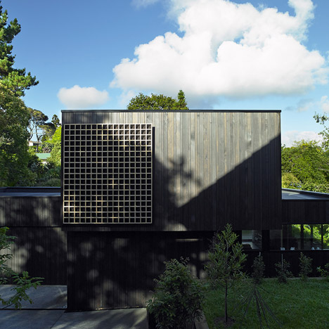 Waiatarua House by Monk Mckenzie