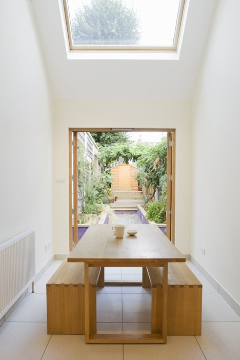 dezeen_Slim-House-by-Almanac_9
