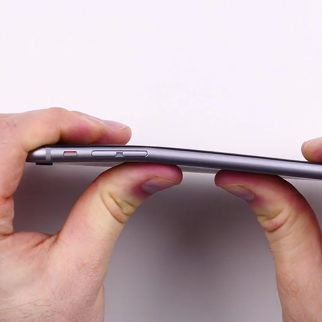 Social media storm builds over possible fault in Apple’s iPhone 6 design