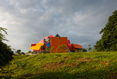 Biomuseo building by Frank Gehry