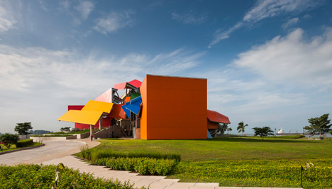 Biomuseo building by Frank Gehry