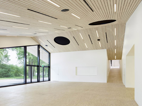 Community hall in Oberglatt by Frei + Saarinen