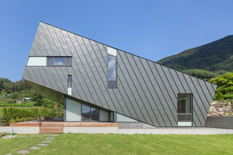 El Salvador Leaning House by Praud