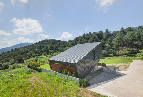 El Salvador Leaning House by Praud