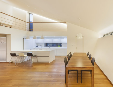 El Salvador Leaning House by Praud