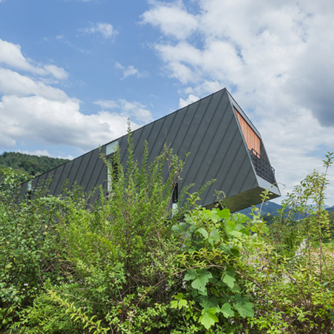 El Salvador Leaning House by Praud