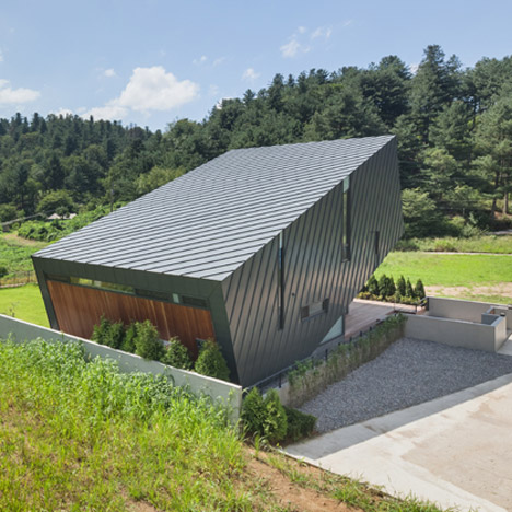 El Salvador Leaning House by Praud