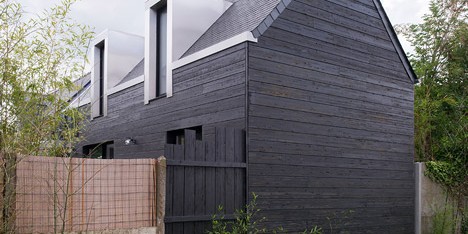 House Between the Two by Clément Bacle
