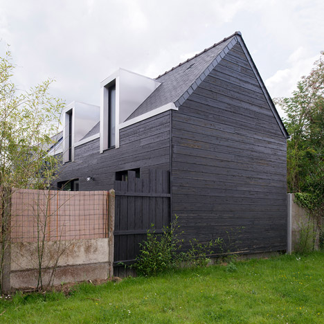 House Between the Two by Clément Bacle