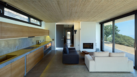 House in Kea by Stassinopoulos and Daskalakis