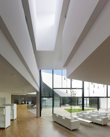 Mediatheque de Carballo by Óscar Pedrós