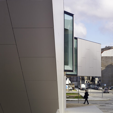 Mediatheque de Carballo by Óscar Pedrós