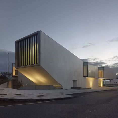 Mediatheque de Carballo by Óscar Pedrós