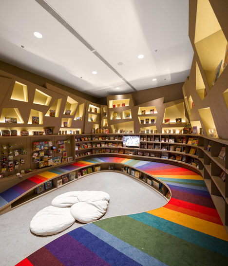 Saraiva Bookstore by Studio Arthur Casas