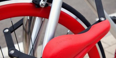 Seatylock saddle and lock