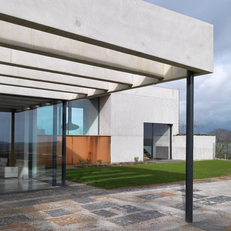 Stormy-Castle-by-Loyn-and-Co_dezeen_sq