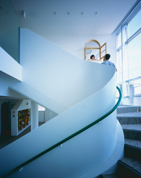 White Rose English School by Horibe Associates