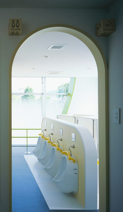 White Rose English School by Horibe Associates