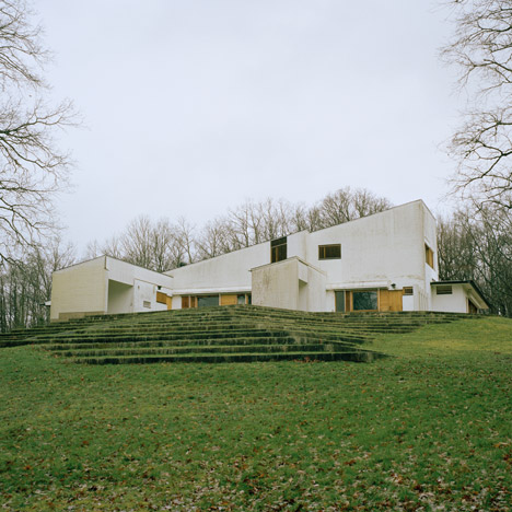 Armin Linke, 2014: Maison Louis Carré, Bazoches-sur-Guyonne, France, Alvar Aalto, (1956-1959, 1961-1963). Image courtesy Armin Linke, VG Bild-Kunst, Bonn, 2014