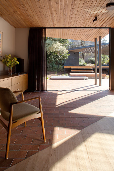 Bent Pavilion by Bent Architecture