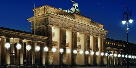 Berlin Lichtgrenze marks 25 years since the fall of the Berlin wall