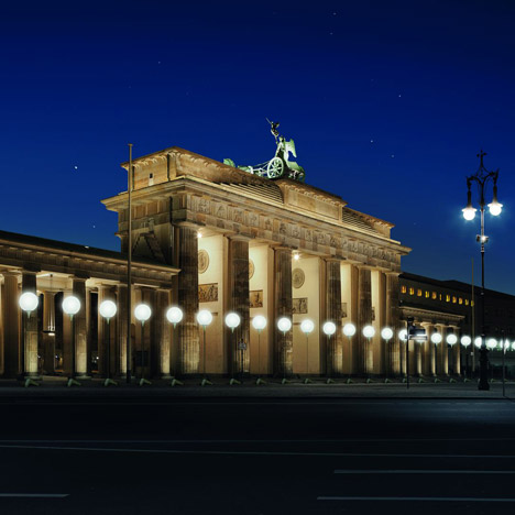Berlin Lichtgrenze marks 25 years since the fall of the Berlin wall