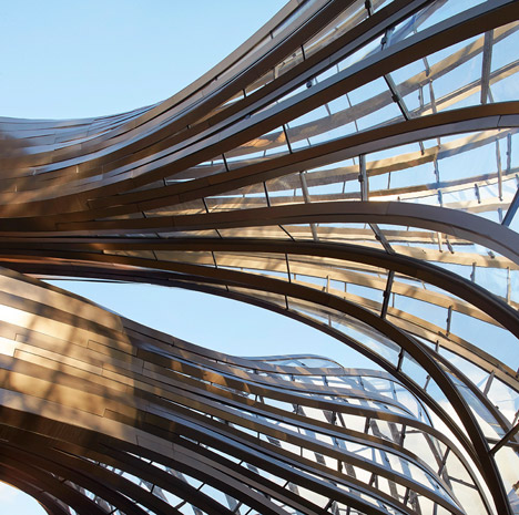 Bombay Sapphire by Thomas Heatherwick - photographed by Hufton and Crow